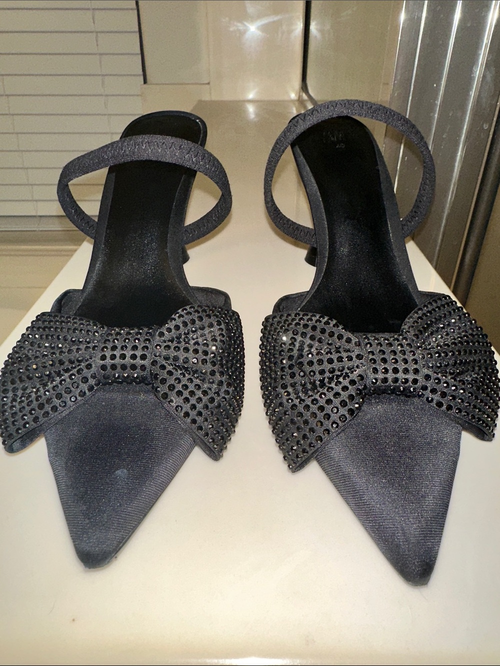 BOW-DETAIL SLINGBACKS SIZE 9 - Picture 3 of 8